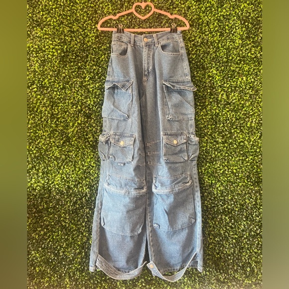 NWOT Multi Pocket Y2K Wide Leg Utility Cargo Jeans by Forever21, Size S - Picture 5 of 8